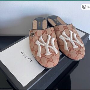 Gucci x MLB NY Yankees Women's Brown Slip-On Shoes